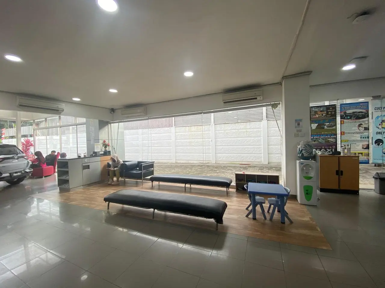 Showroom-Daihatsu-Palembang-2